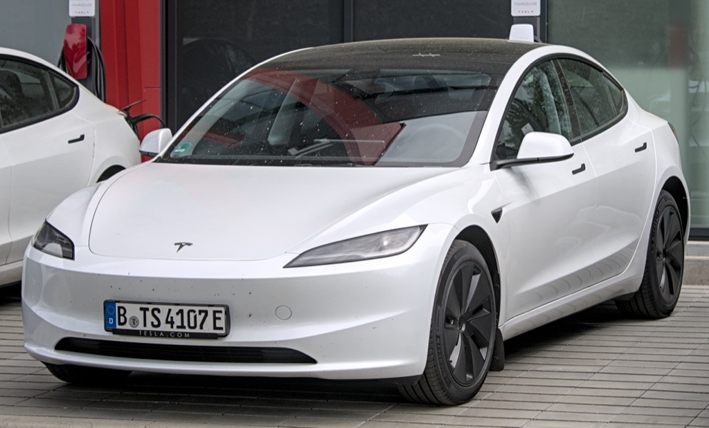 Tesla Model 3 (2024)