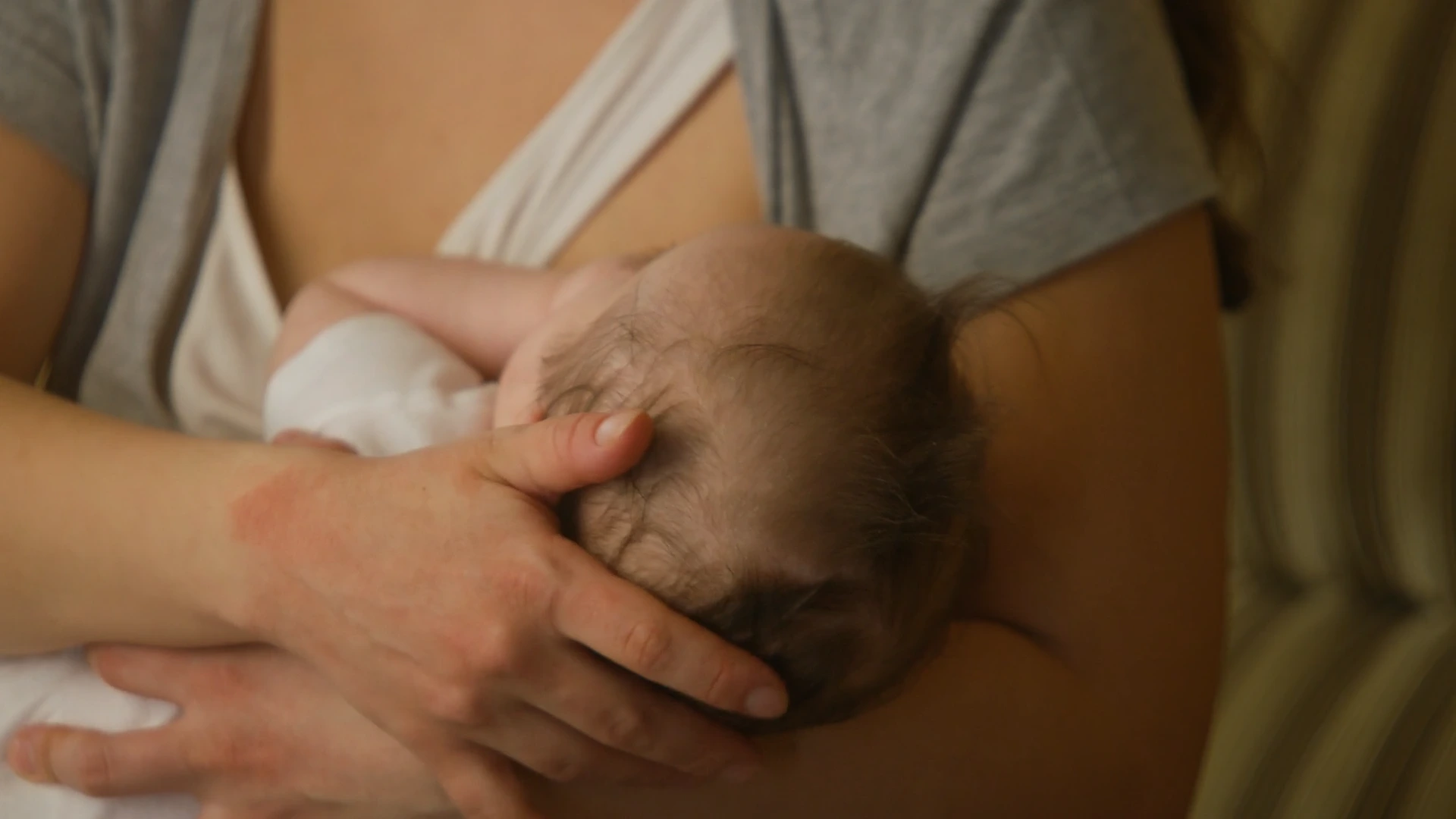 Breastfeeding without judgement: why professional support matters from the very beginning