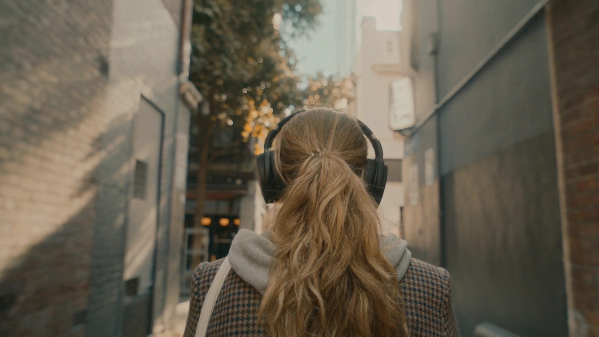 Música, emociones y salud mental: qué puede aportar la música electrónica a los jóvenes según la psicología