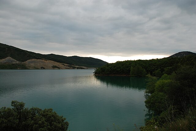 embalse-de-yesa-navarra-aragon-espana-panoramio.jpg